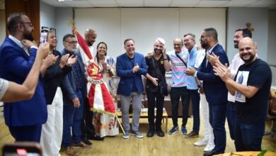 Prefeito Rodrigo Neves recebe escolas de samba de Niterói – Prefeitura Municipal de Niterói