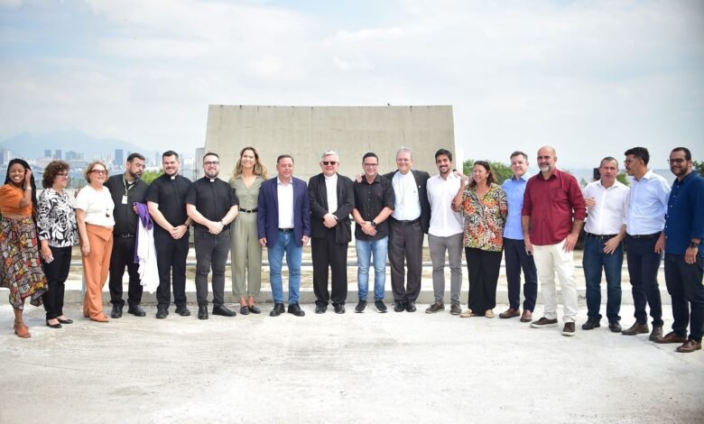 Prefeito Rodrigo Neves participa de missa em ação de graças pelas obras da nova Catedral – Prefeitura Municipal de Niterói