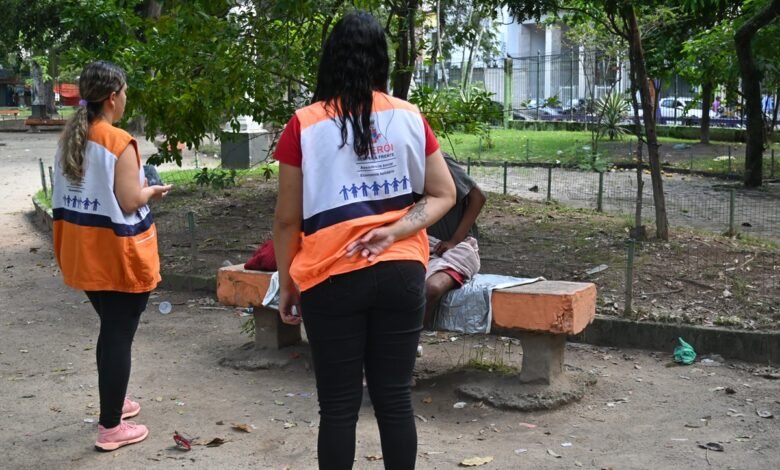 Prefeitura de Niterói realiza ações de abordagem social e zeladoria na Praça do Rink – Prefeitura Municipal de Niterói