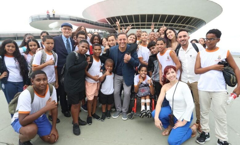 Prefeito Rodrigo Neves recebe ex-senador autor da Lei da Renda Básica da Cidadania – Prefeitura Municipal de Niterói