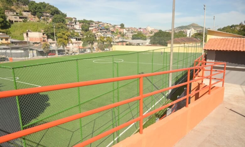 Rodrigo Neves participa da reabertura do campo da Palmeira, no Fonseca – Prefeitura Municipal de Niterói