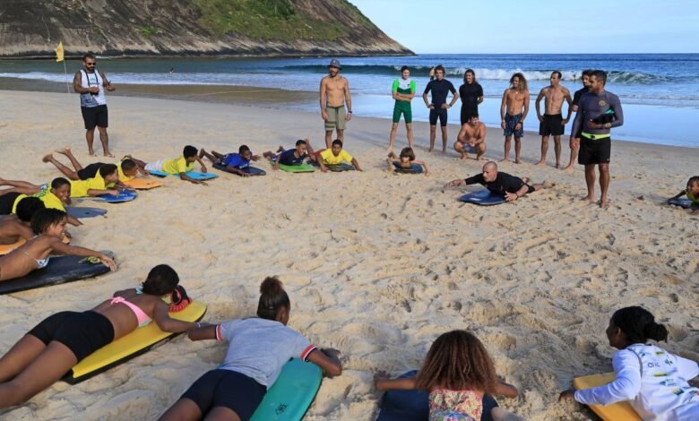 Itacoatiara Pro 2025 promove aula de surfe inclusiva e ação socioambiental nesta quarta (4) – Prefeitura Municipal de Niterói