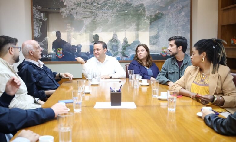 Prefeito Rodrigo Neves recebe Padre Júlio Lancellotti e apresenta programa Recomeço, voltado à população em situação de rua