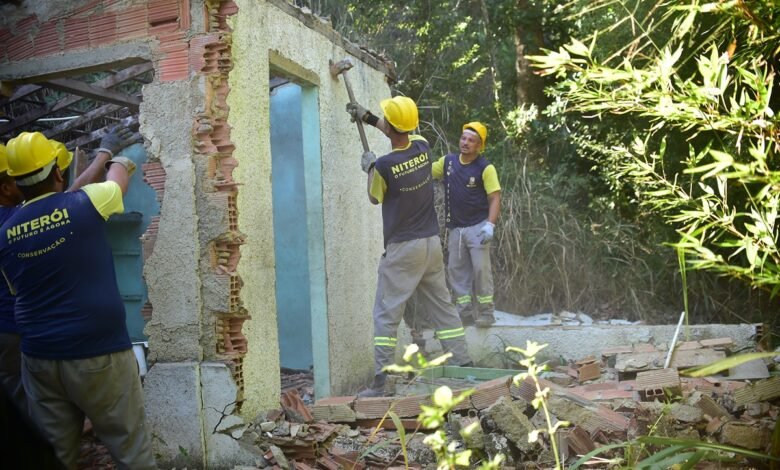 Prefeitura e Ministério Público fazem ação conjunta para combater ocupação irregular de áreas preservadas em Charitas