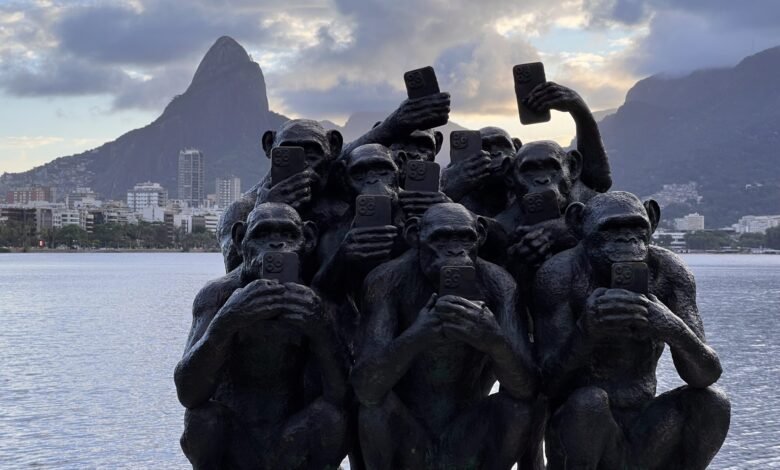 Prefeitura traz exposição “Primórdios Digitais”, do artista Beto Gatti, para o MAC e pontos turísticos de Niterói