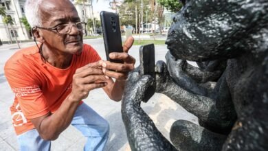 Orla de Niterói recebe esculturas de “Primórdios Digitais”, expo de Beto Gatti – Prefeitura Municipal de Niterói