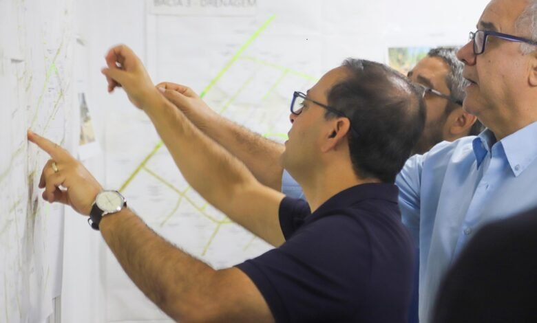 Prefeito Rodrigo Neves visita obras de infraestrutura na Região Oceânica – Prefeitura Municipal de Niterói