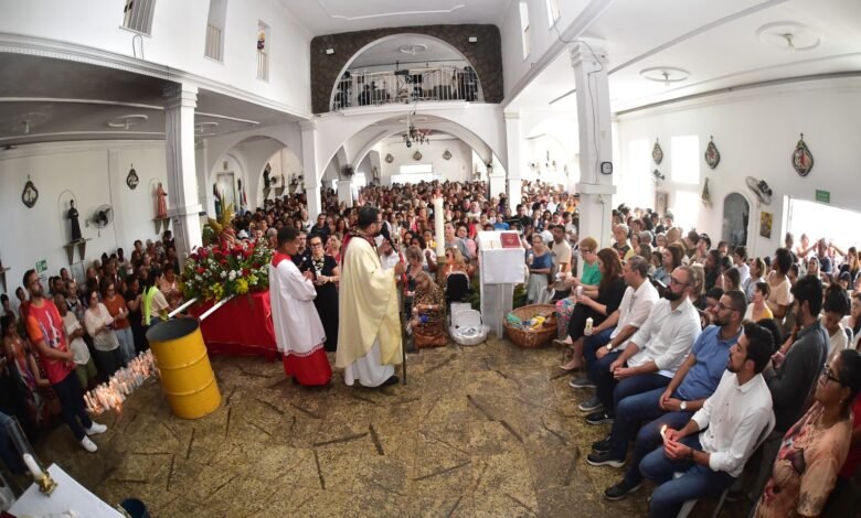 Prefeito Rodrigo Neves participa de missa em homenagem a São Miguel Arcanjo, símbolo de proteção e defesa da fé