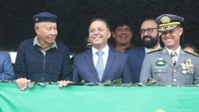 Prefeito Rodrigo Neves participa do desfile de Sete de Setembro no Centro de Niterói – Prefeitura Municipal de Niterói