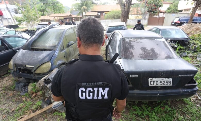 Ação integrada interdita oficina clandestina de veículos no Engenho do Mato – Prefeitura Municipal de Niterói