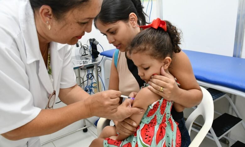Niterói atualiza cadernetas de vacinação de crianças e adolescentes – Prefeitura Municipal de Niterói