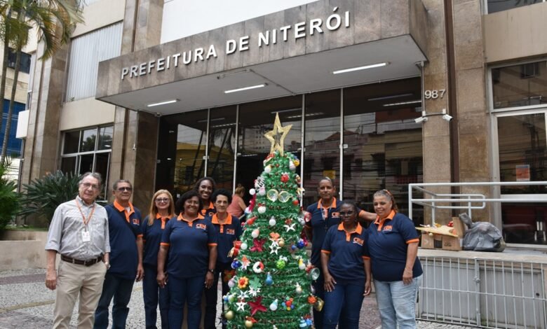 Companhia de Limpeza de Niterói inaugura Árvore de Natal sustentável na Prefeitura – Prefeitura Municipal de Niterói