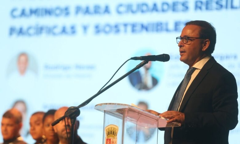 “Decidimos disputar o jovem com o crime organizado e estamos vencendo” diz prefeito Rodrigo Neves na abertura do Fórum Internacional de Segurança Pública