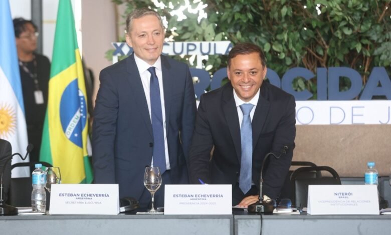 Prefeitos da América Latina defendem combate à violência por governos locais na posse de Rodrigo Neves como presidente do Mercocidades