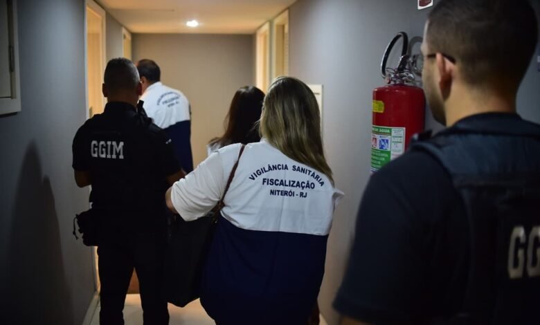 Ação integrada interdita clínica de estética em Icaraí  – Prefeitura Municipal de Niterói