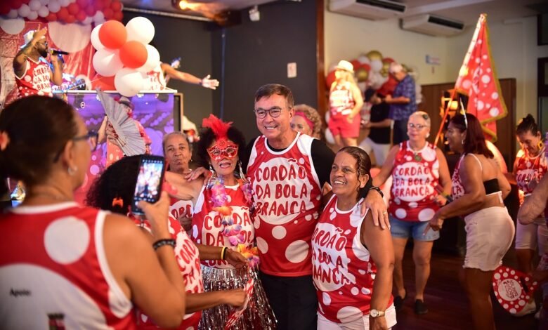 Bloco Cordão da Bola Branca agita o pré-Carnaval em Niterói  – Prefeitura Municipal de Niterói