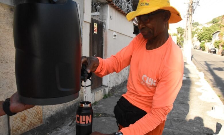 Clin muda rotina para proteger garis do calor extremo – Prefeitura Municipal de Niterói