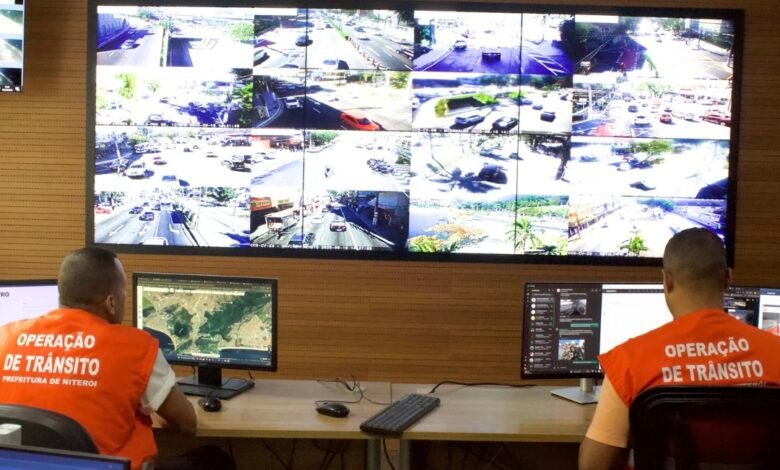 NitTrans identifica veículo que trafegava com passageiros pendurados – Prefeitura Municipal de Niterói