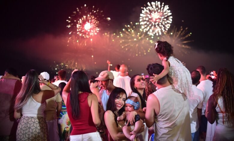 Operação especial de mobilidade durante o Réveillon em Niterói garantiu transporte para o público recorde na orla