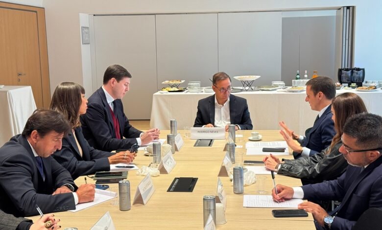 Prefeito Rodrigo Neves realiza reuniões com diretorias mundiais da ENEL e da TIM – Prefeitura Municipal de Niterói