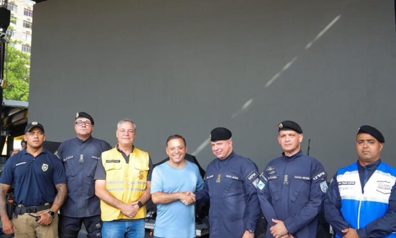 Prefeito de Niterói e secretário estadual da PM vistoriam o esquema de segurança montado para o Réveillon de Icaraí