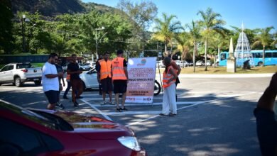 Prefeitura de Niterói realiza ação para ordenar estacionamento na Praia de Itaipu   – Prefeitura Municipal de Niterói
