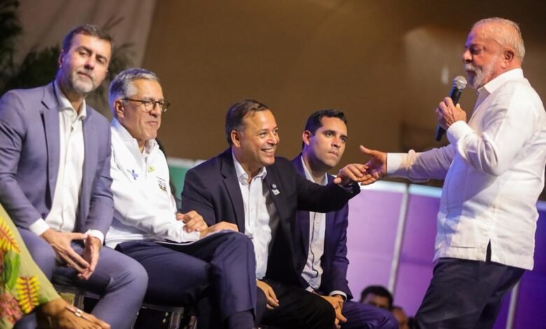Lula e Rodrigo Neves abrem Caravana Federativa em Niterói e destacam parceria entre municípios e Governo Federal