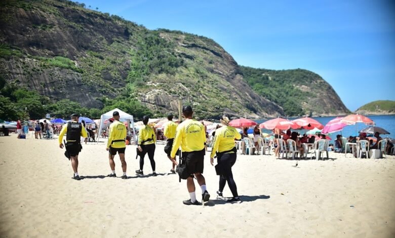 Operação Verão remove centenas de equipamentos irregulares e reforça ordenamento nas praias de Niterói – Prefeitura Municipal de Niterói