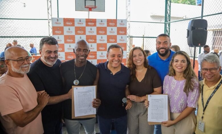 Prefeito Rodrigo Neves participa da entrega de títulos de regularização dos apartamentos do Conjunto Habitacional Viçoso Jardim