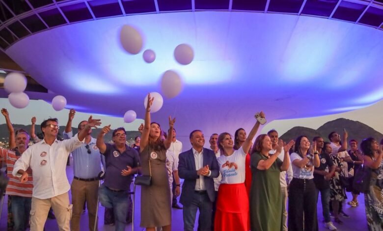 Prefeito Rodrigo Neves participa de homenagem a Tânia Rodrigues no MAC – Prefeitura Municipal de Niterói