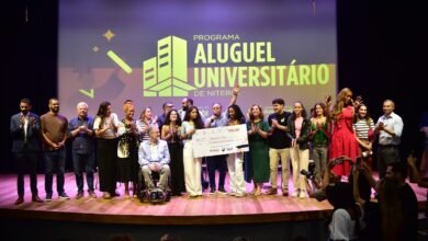 Prefeitura de Niterói entrega cheques do segundo edital do Aluguel Universitário e amplia maior programa municipal de moradia estudantil do país