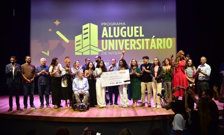 Prefeitura de Niterói entrega cheques do segundo edital do Aluguel Universitário e amplia maior programa municipal de moradia estudantil do país