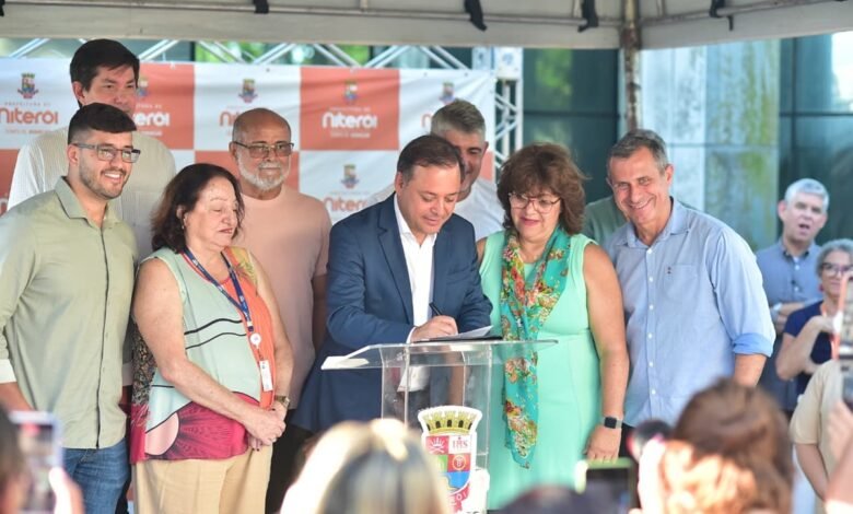 Prefeito assina ordem de início da reforma do Super Centro de Exames, Imagens e Especialidades – Prefeitura Municipal de Niterói