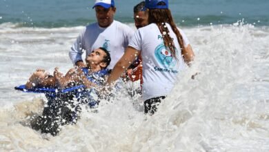 Praia Sem Barreiras promove edição especial com visita da secretária nacional dos Direitos da Pessoa com Deficiência