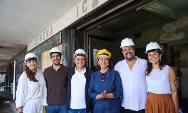 Prefeito Rodrigo Neves vistoria obra de restauração do Cinema Icaraí, que terá primeira etapa concluída em junho