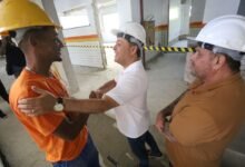 Prefeito Rodrigo Neves vistoria obras no Engenho do Mato – Prefeitura Municipal de Niterói