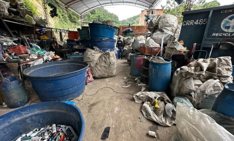 agentes interditam ferro-velho clandestino no Fonseca – Prefeitura Municipal de Niterói