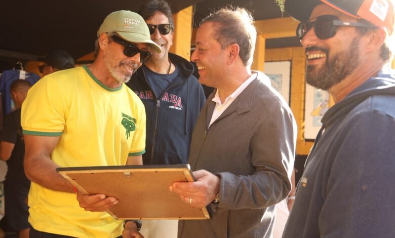 Prefeito Rodrigo Neves participa da premiação do campeonato profissional de surfe do Itacoatiara Pro 2026 – Prefeitura Municipal de Niterói