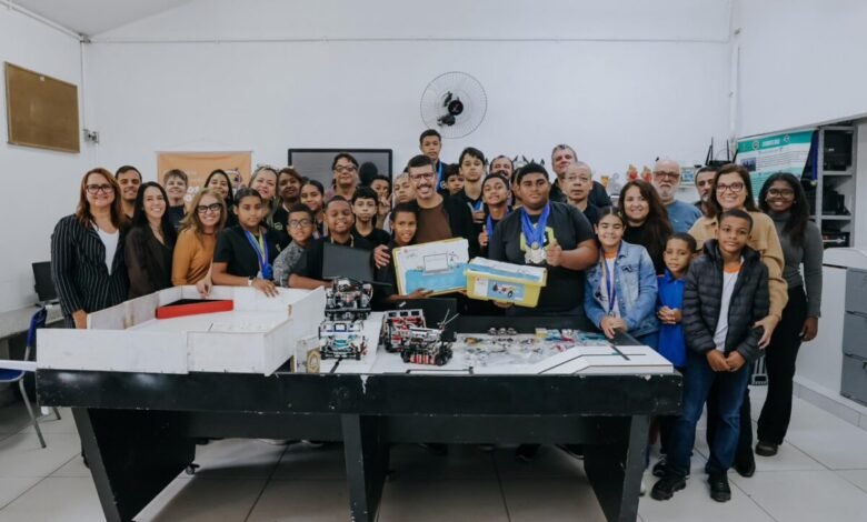 Prefeitura de Niterói entrega novos equipamentos de robótica à Escola Municipal João Brazil – Prefeitura Municipal de Niterói