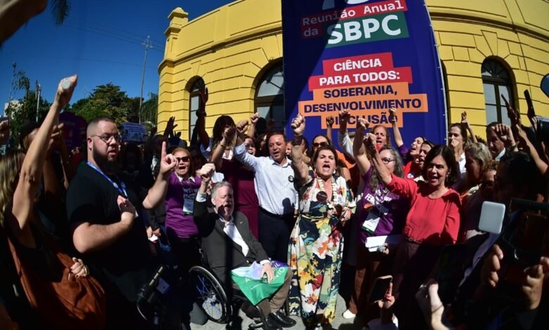 Ato público contra o feminicídio marca primeiro dia da reunião anual da SBPC em Niterói – Prefeitura Municipal de Niterói