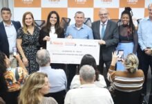 Niterói Empreendedora realiza mais uma entrega de cheques simbólicos para beneficiários do programa – Prefeitura Municipal de Niterói