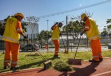 Clin moderniza uniformes e reforça cuidado com a saúde dos garis – Prefeitura Municipal de Niterói