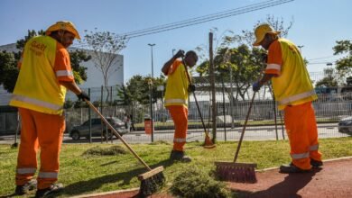 Clin moderniza uniformes e reforça cuidado com a saúde dos garis – Prefeitura Municipal de Niterói