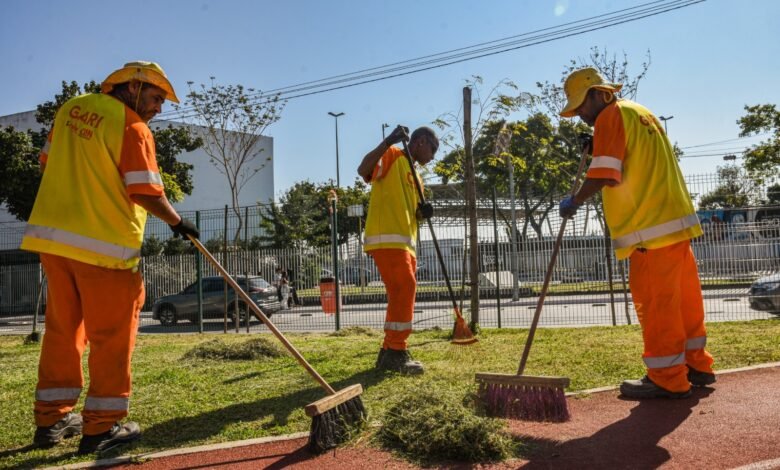 Clin moderniza uniformes e reforça cuidado com a saúde dos garis – Prefeitura Municipal de Niterói